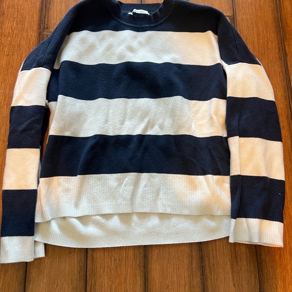 Abercrombie & Fitch Sweaters - Abercrombie & Fitch Women’s Navy and White Crewneck Sweater